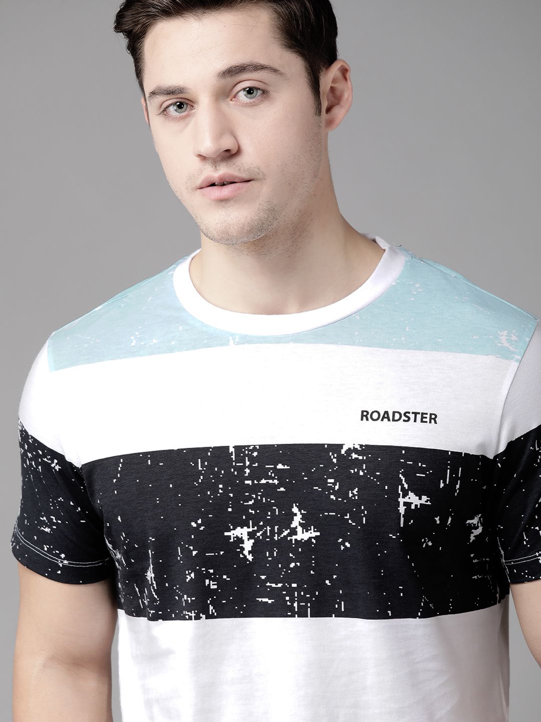 Roadster Men White & Black Pure Cotton Striped Round Neck T-shirt