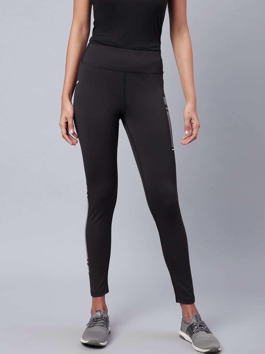 Alcis Women Black Solid Secure Fit Cropped Training Tights Price in India