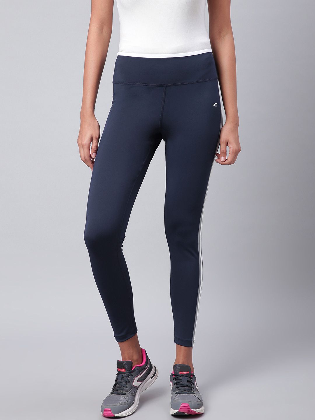 Alcis Women Navy Blue Solid Secure Fit Cropped Training Tights Price in India