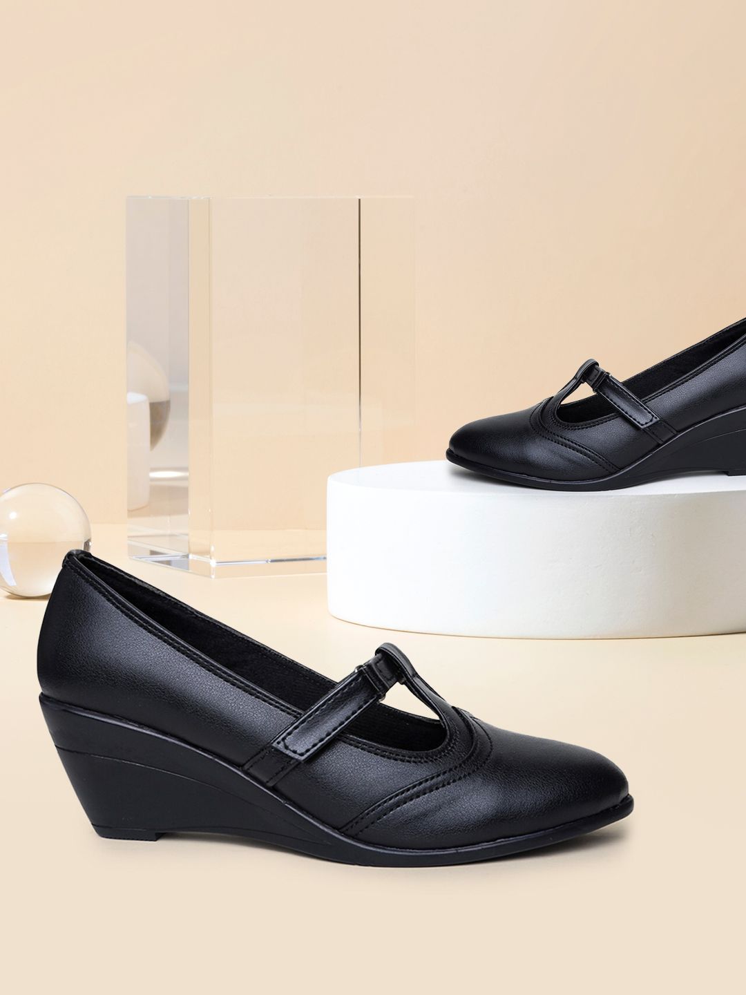 VALIOSAA Women Black Solid Pumps Price in India