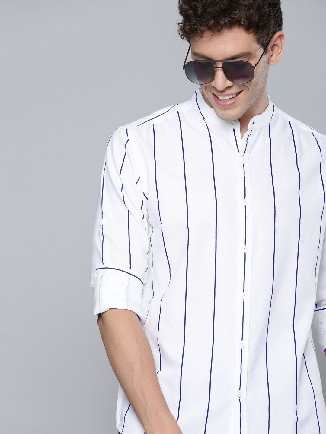 HERE&NOW Men White & Navy Blue Slim Fit Striped Casual Shirt