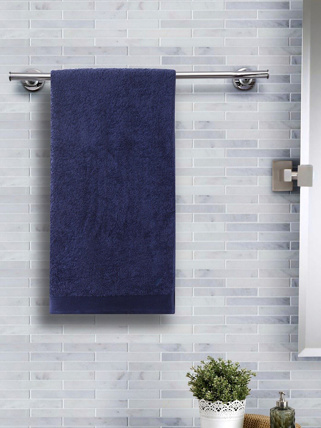 MASPAR Unisex Blue Solid 550 GSM Medium Bath Towel Price in India