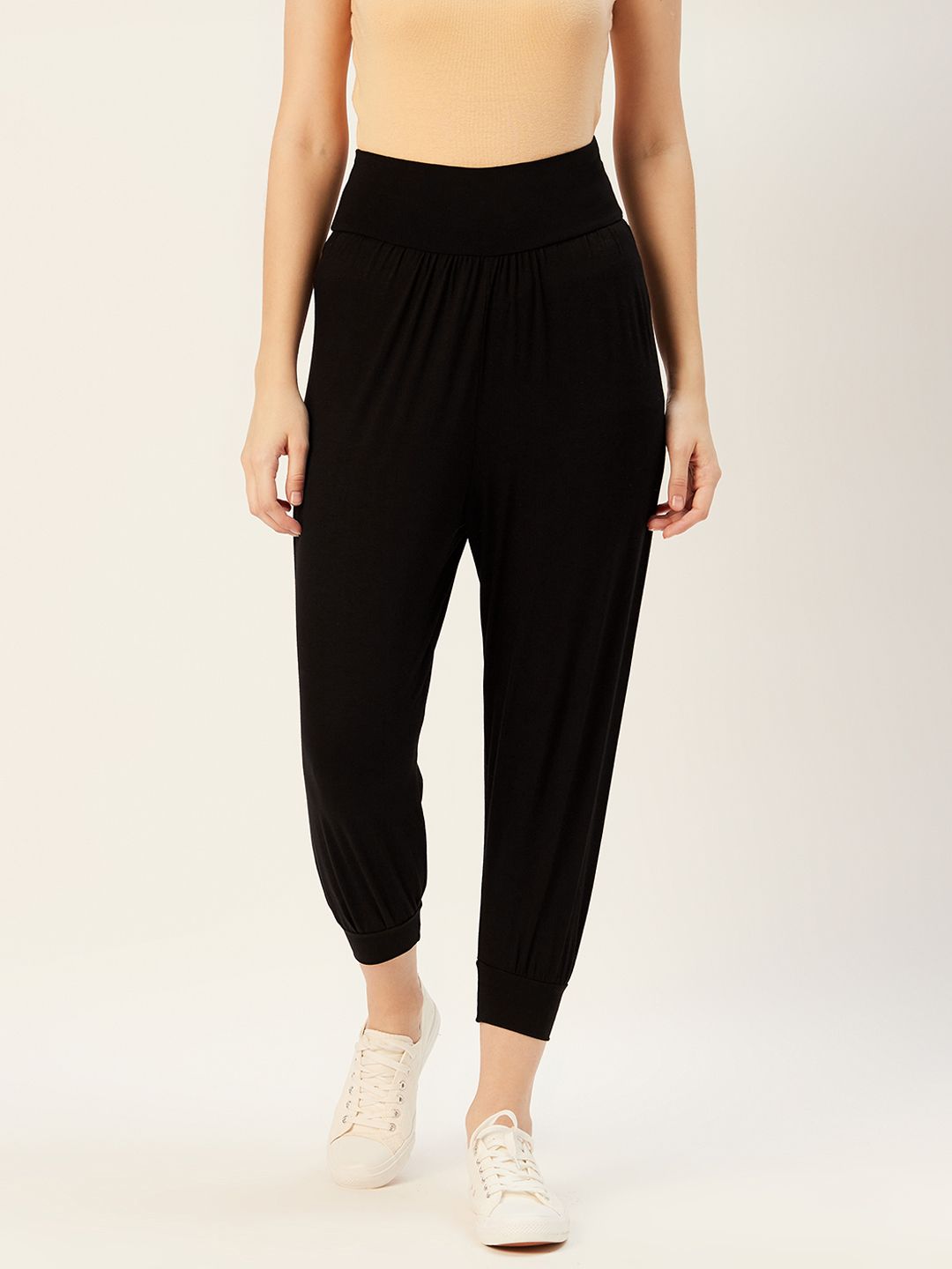 Sera Women Black Solid Cropped Joggers Price in India