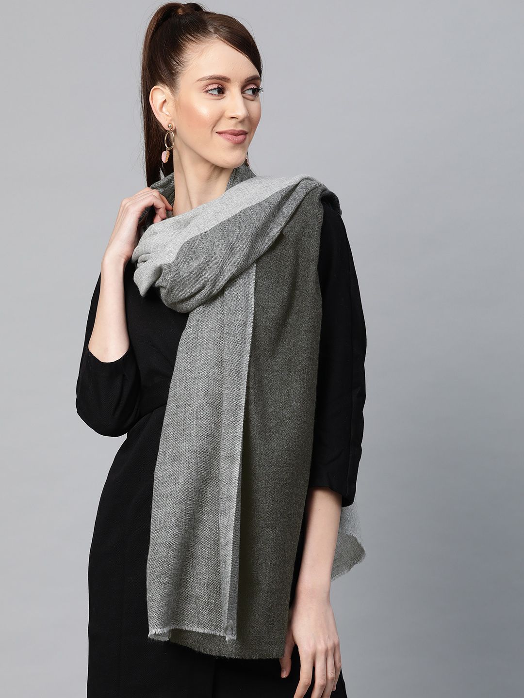 SASSAFRAS Women Grey & Black Colourblocked Stole Price in India