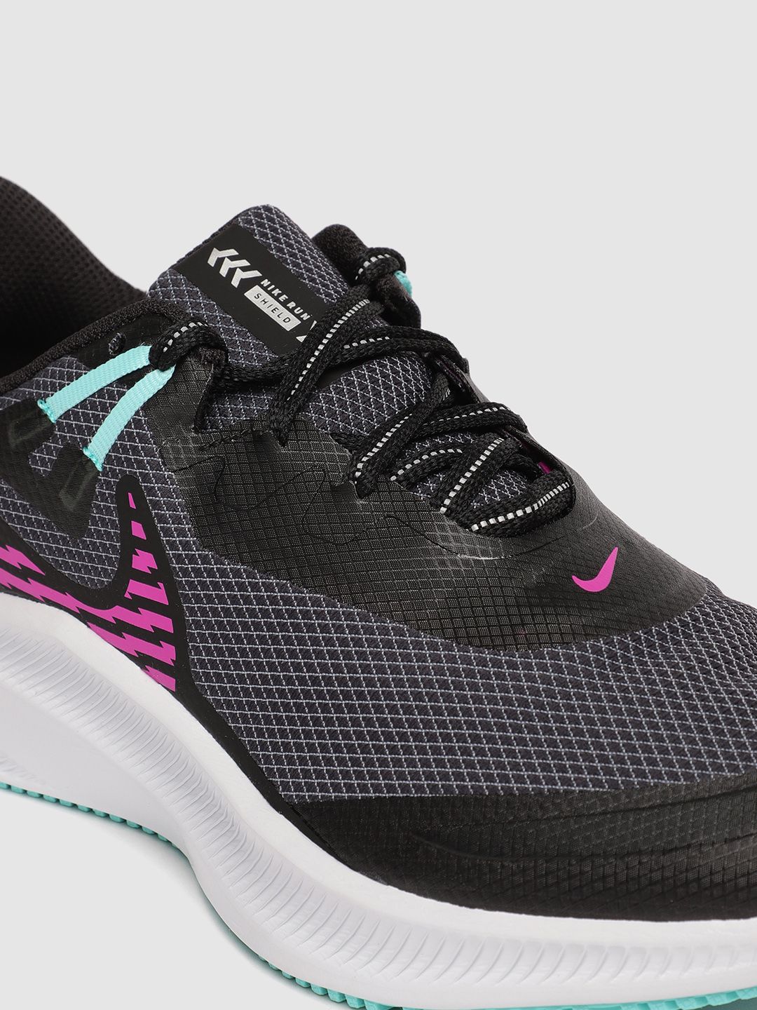 women's running shoe nike quest 3