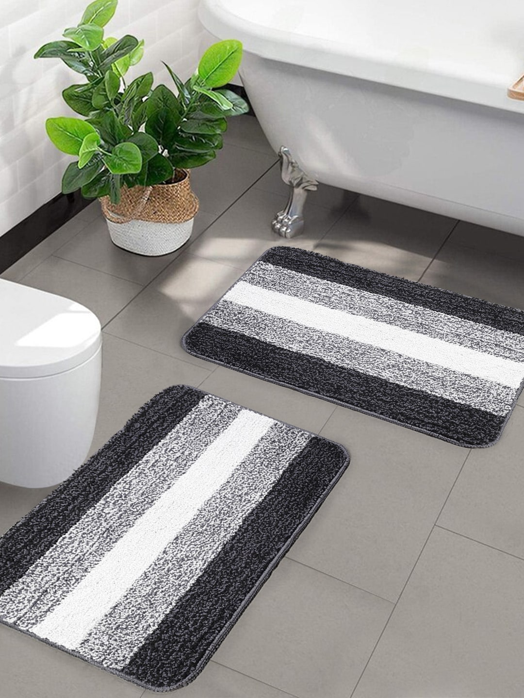 Saral Home Set of 2 Black & White Colourblocked Anti-Skid Bathmats Price in India