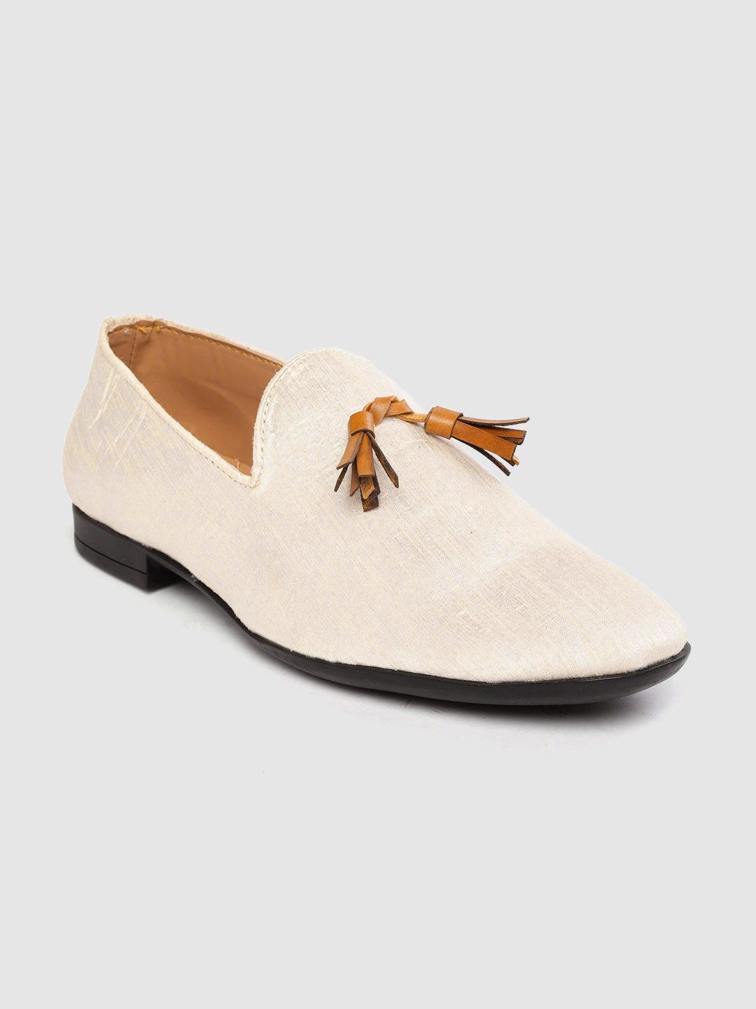 House of Pataudi Men Off-White Tassel Loafers