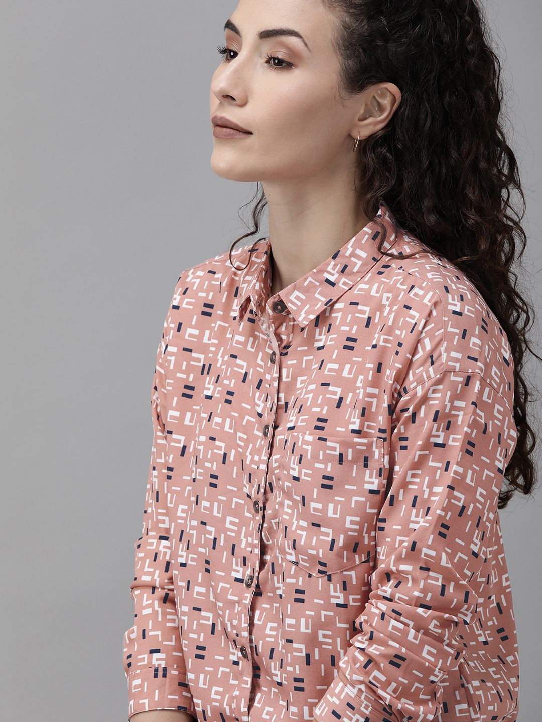 Roadster Women Peach-Coloured & White Regular Fit Printed Casual Shirt