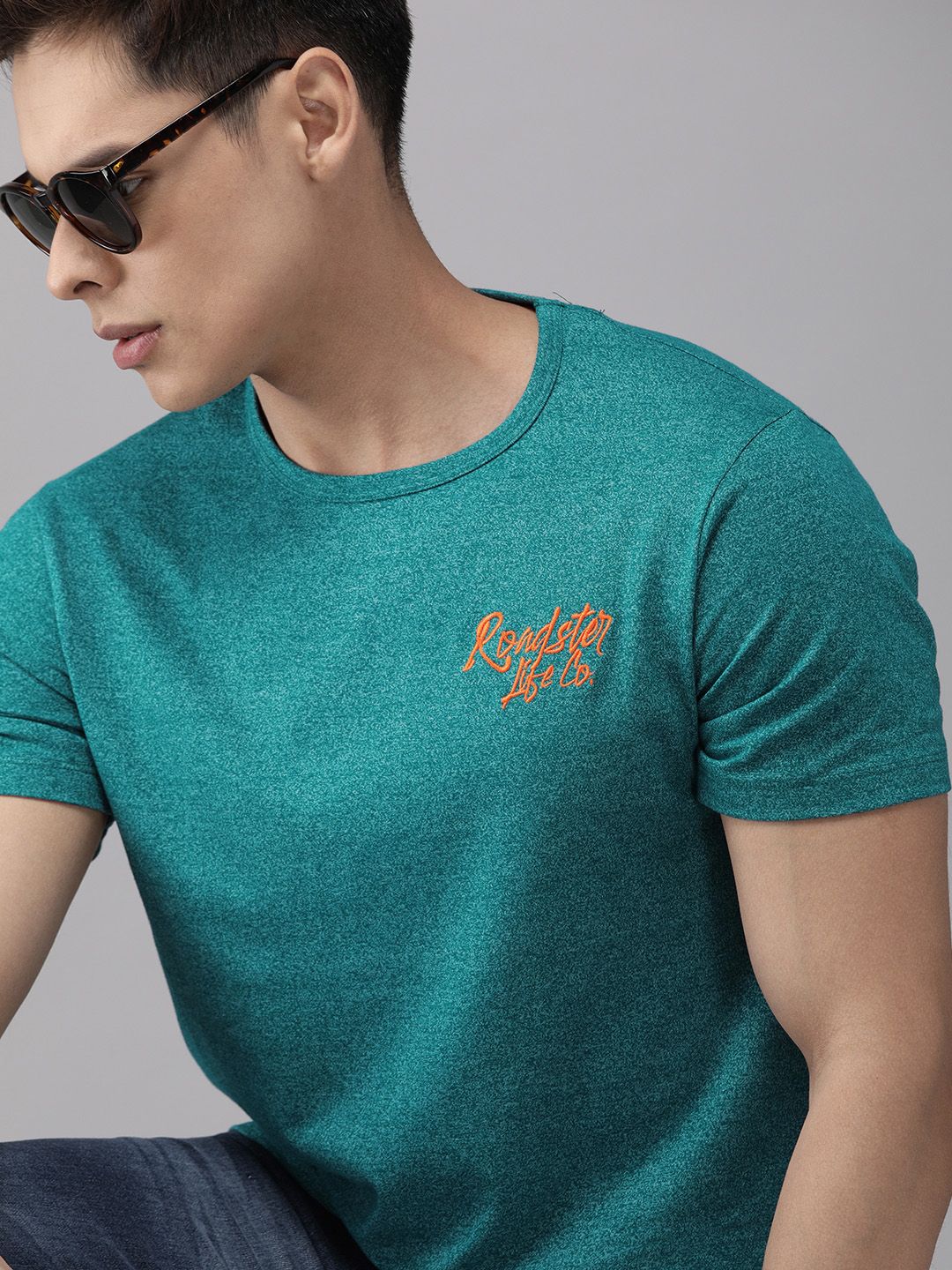 Roadster Men Teal Green Solid Round Neck T-shirt