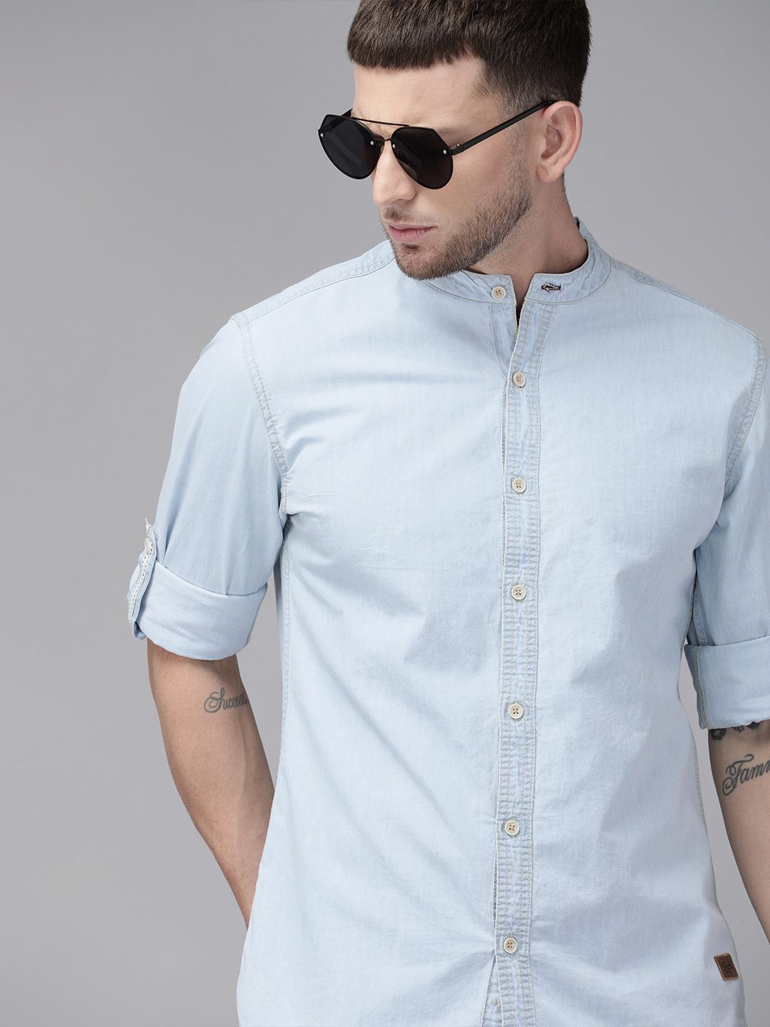 Roadster Men Blue Regular Fit Solid Casual Chambray Shirt