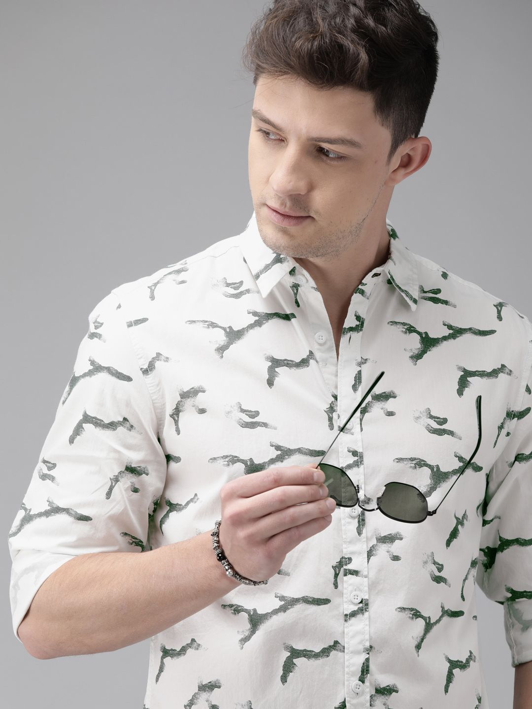 Roadster Men White & Green Regular Fit Printed Casual Shirt