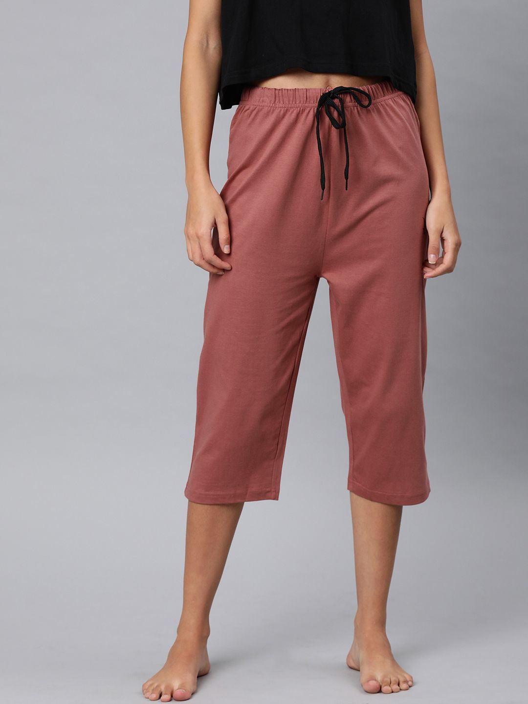 QUARANTINE Women Mauve Solid Regular Fit Lounge Capris Price in India