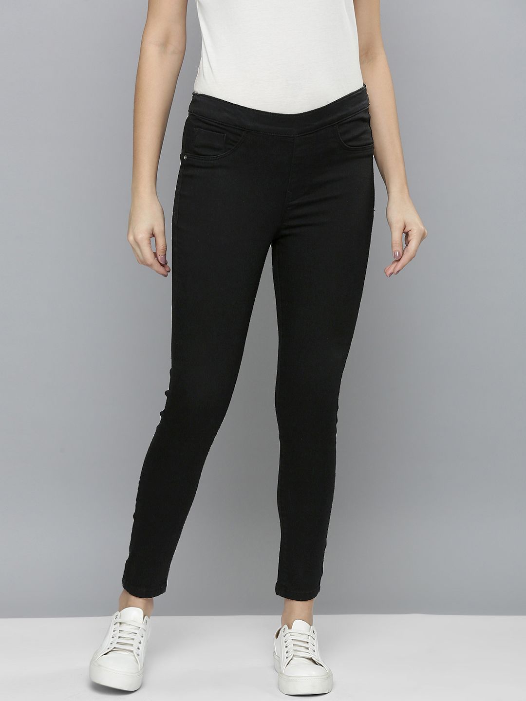 Flying Machine Women Black Slim Fit Stretchable Jeans Price in India