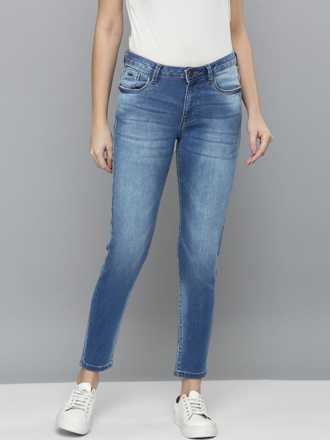 Flying Machine Women Blue Slim Fit Light Fade Jeans Price in India