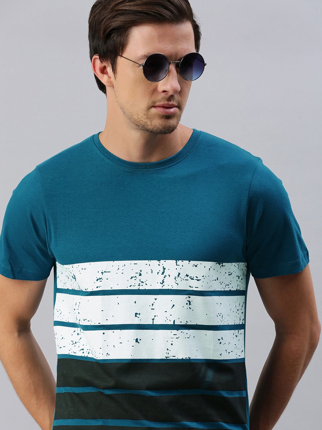 Roadster Men Blue Striped Round Neck T-shirt