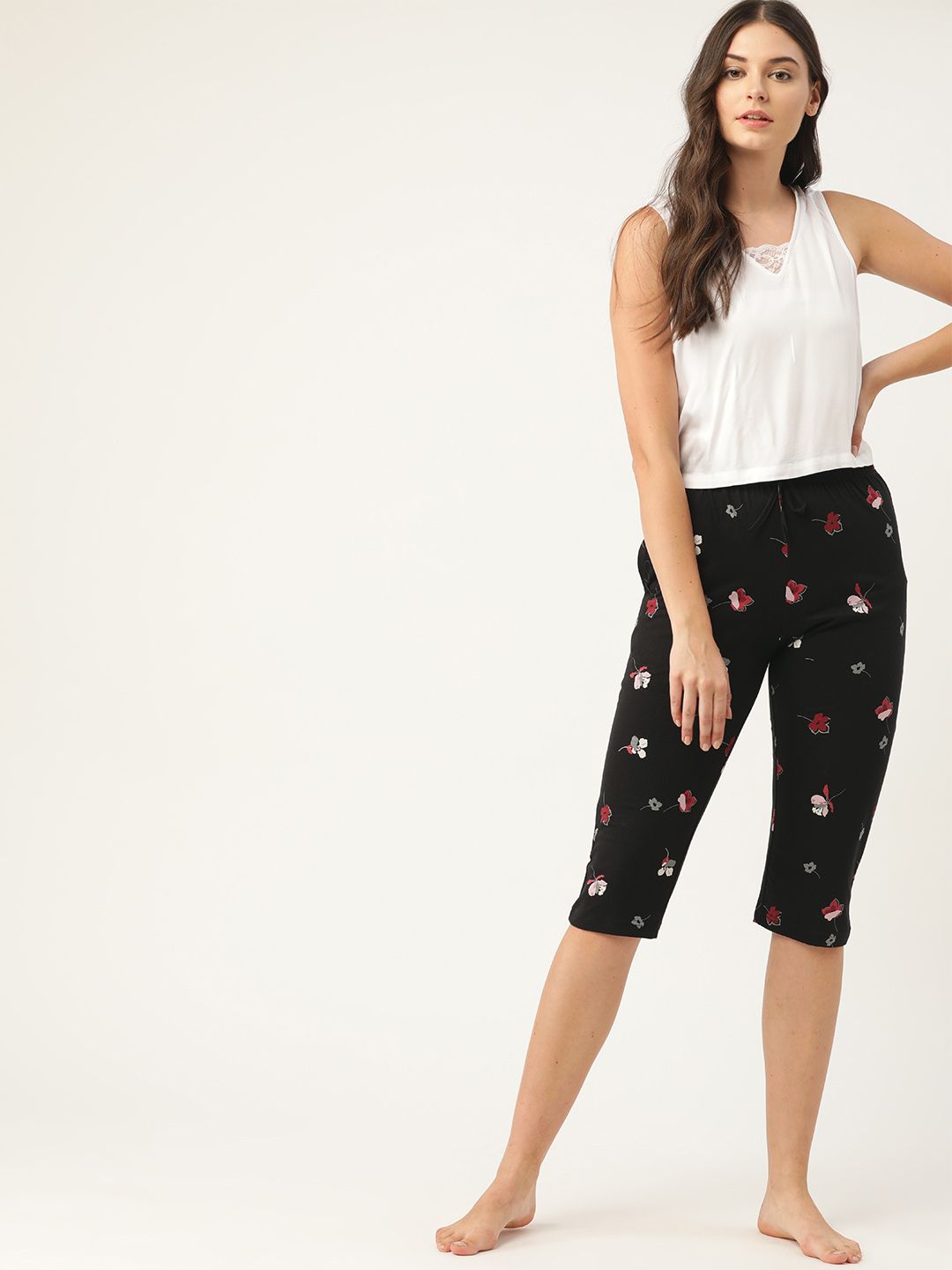 ETC Women Black & Red Printed Pure Cotton Knitted Lounge Capris Price in India