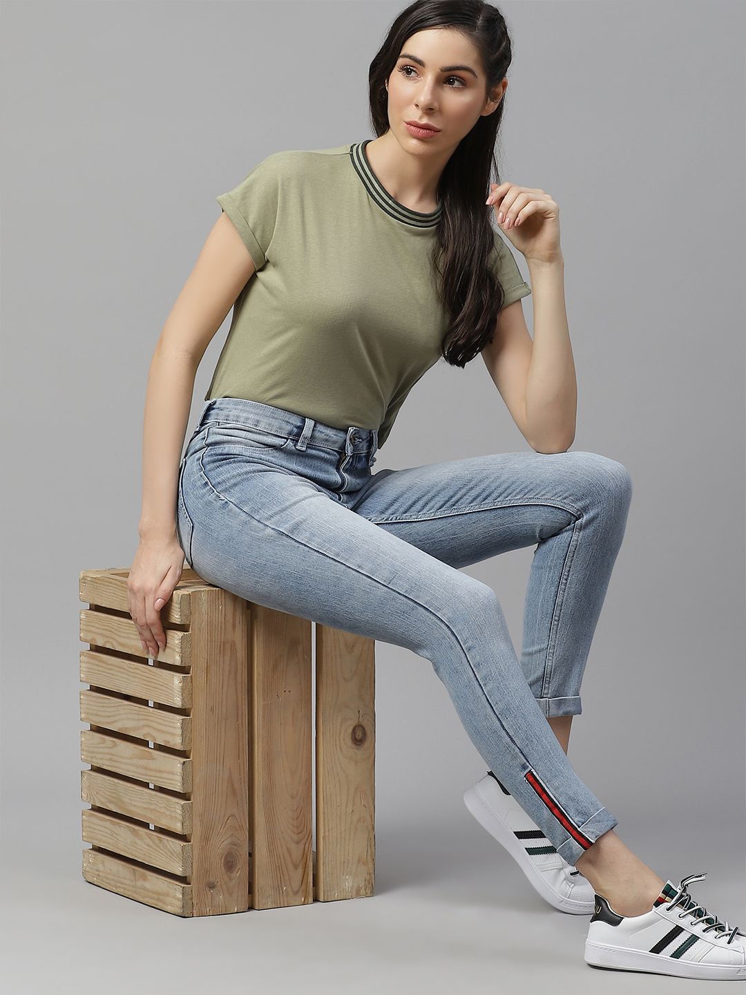 The Roadster Lifestyle Co Women Blue Super Skinny Fit Heavy Fade Stretchable Jeans Price in India