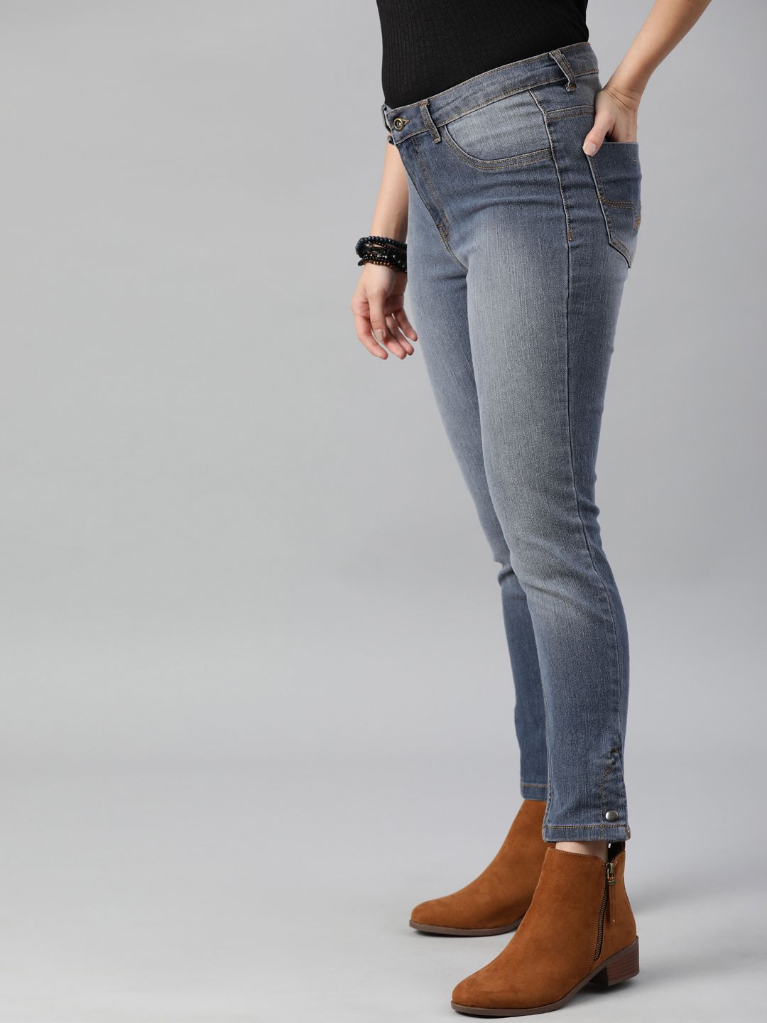 The Roadster Lifestyle Co Women Blue Skinny Fit Heavy Fade Stretchable Jeans With Buttoned Slit Hem Price in India