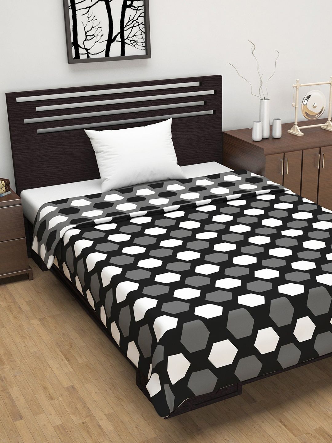 Divine Casa Black & White Geometric Mild Winter 110 GSM Single Bed Dohar Price in India