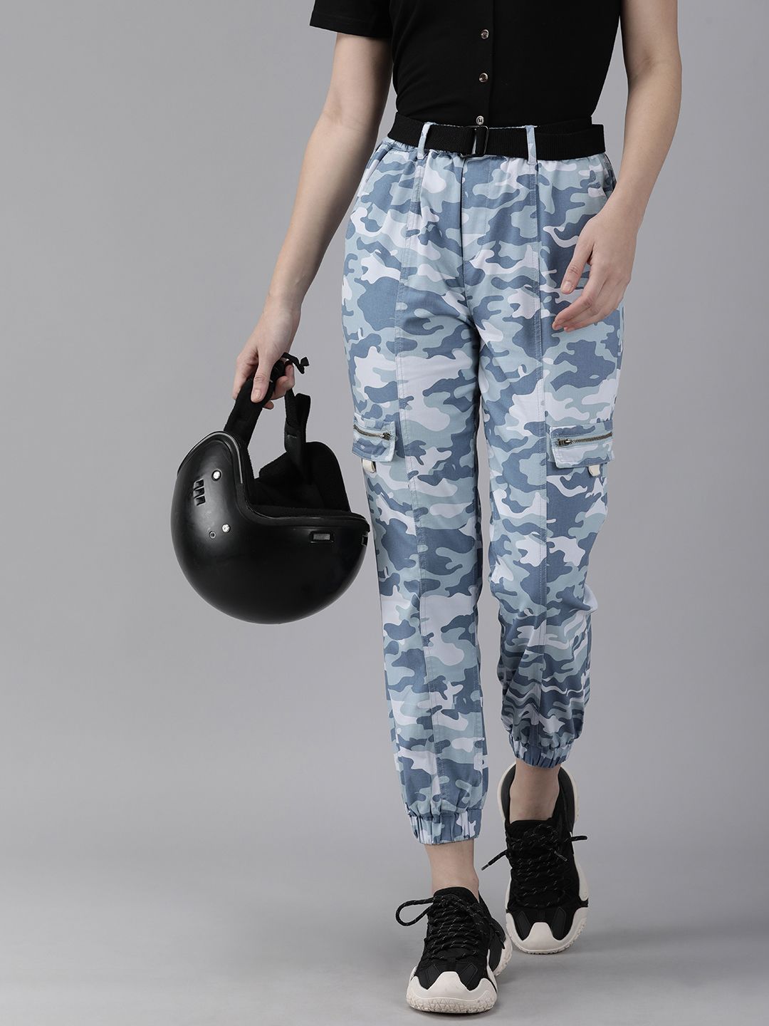 The Roadster Lifestyle Co Women Blue Camouflage Printed Pleated Joggers Price in India