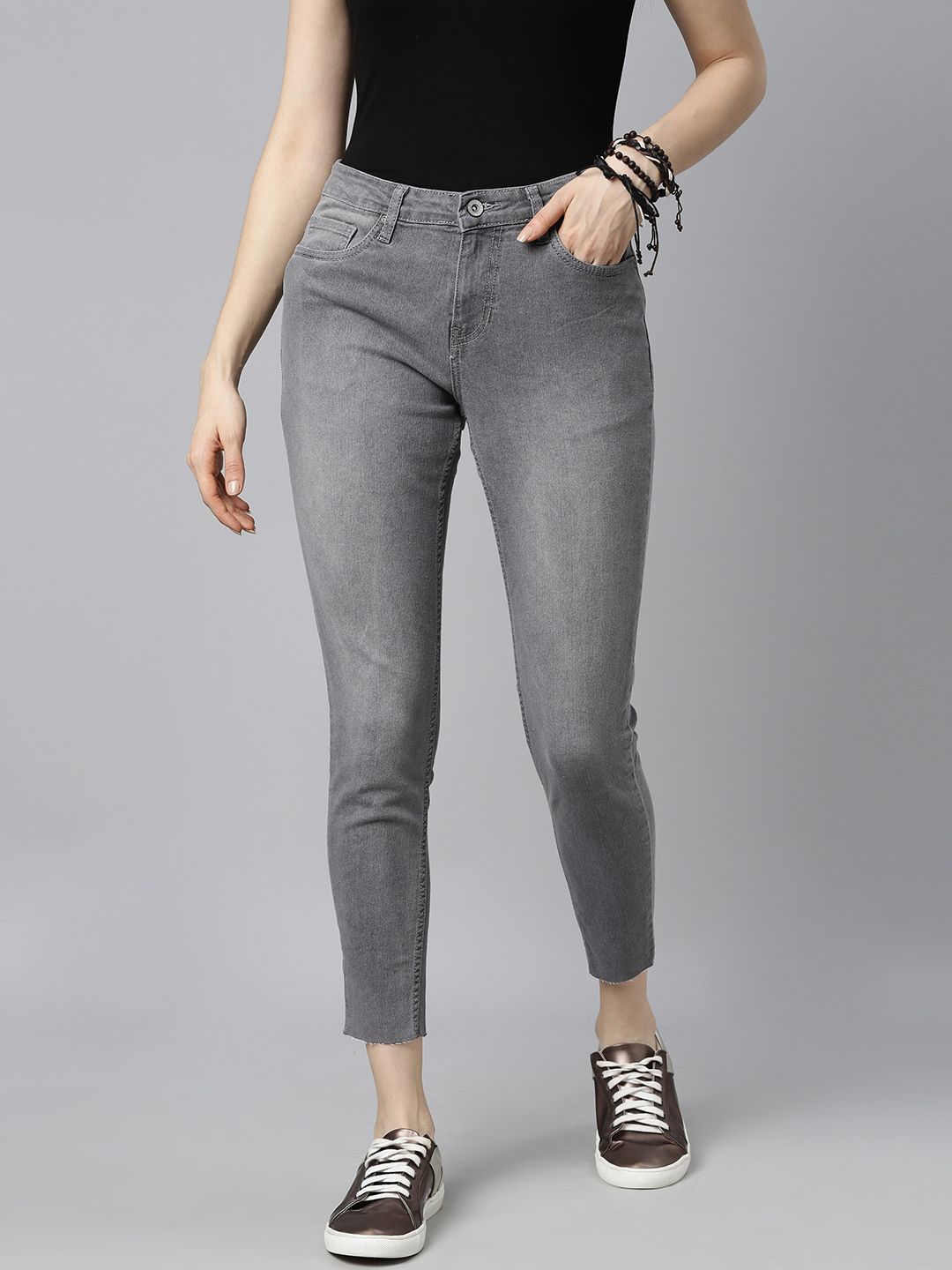 The Roadster Lifestyle Co Women Grey Slim Fit Mid-Rise Clean Look Stretchable Jeans Price in India