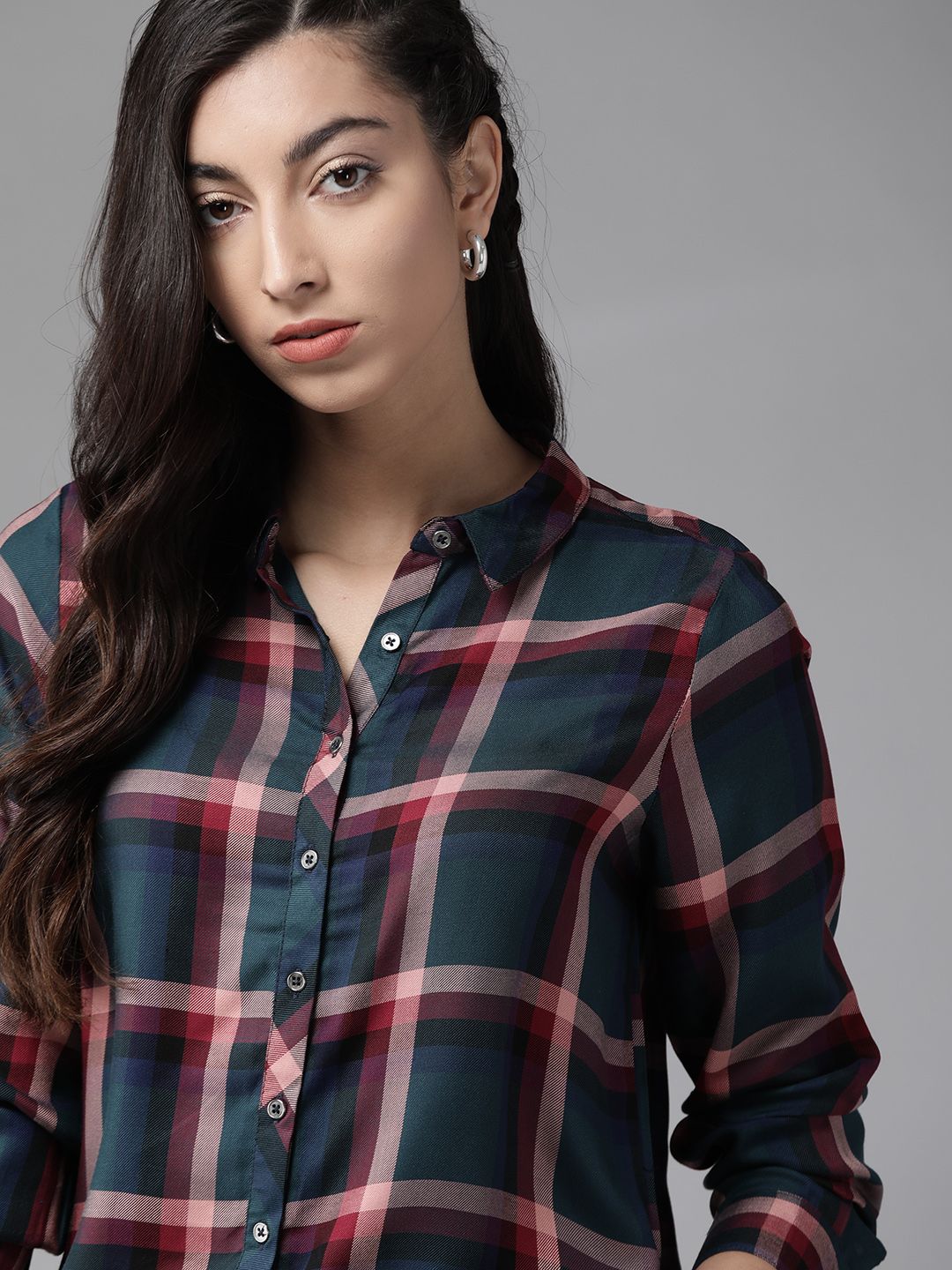 Roadster Women Green & Peach-Coloured Regular Fit Checked Casual Shirt