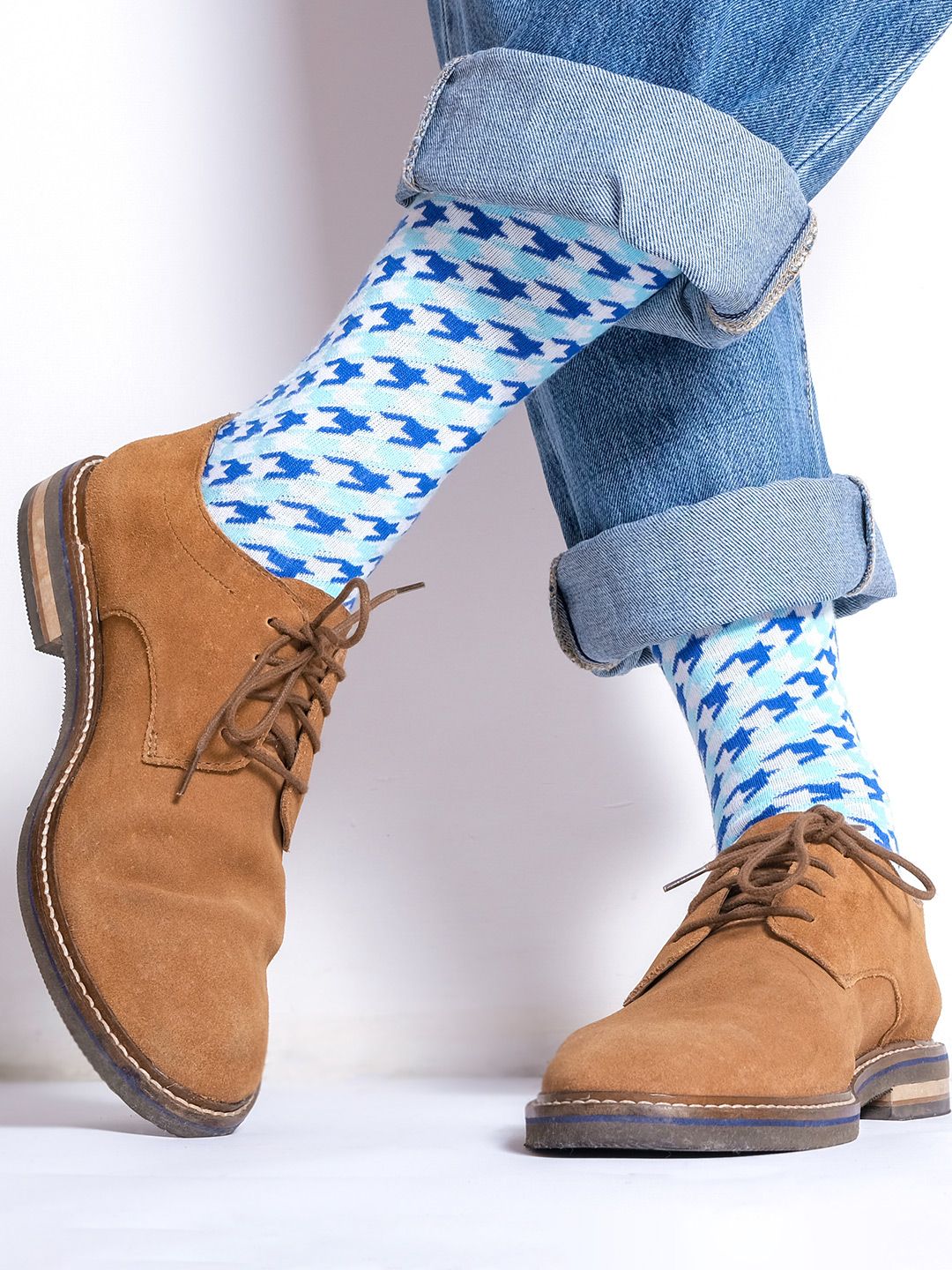 Mint & Oak Men White & Blue Patterned Calf-Length Socks