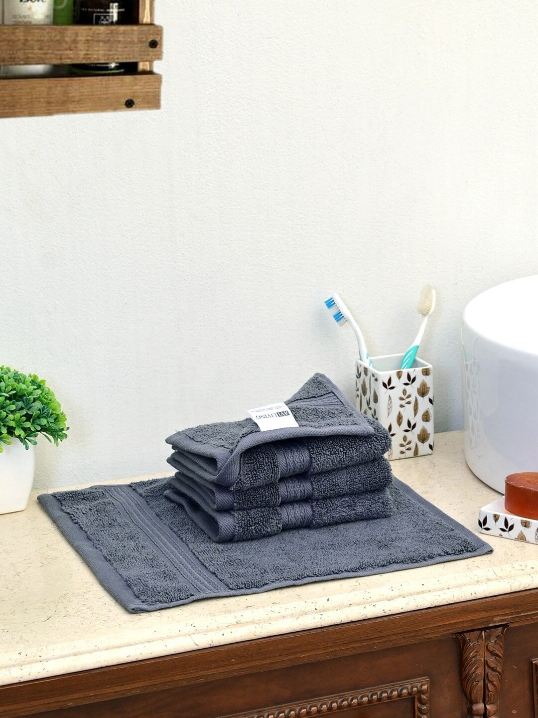 AVI Living Set of 4 Grey Solid 500 GSM Face Towel Price in India