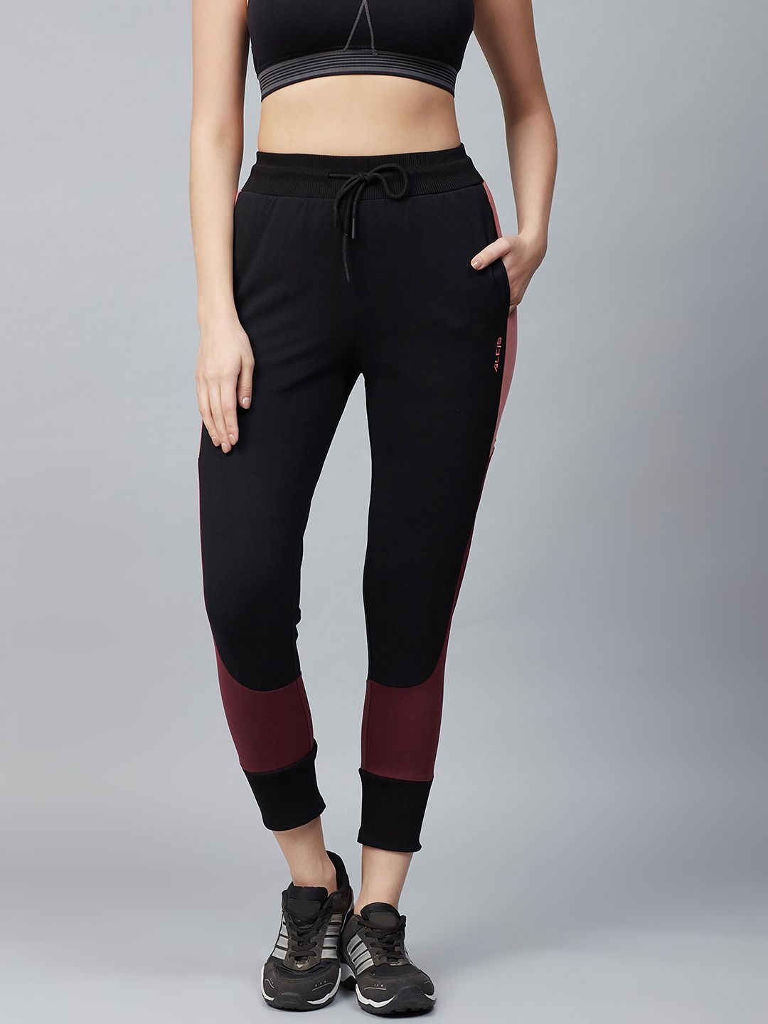 Alcis Women Black Slim Fit Colourblocked Cropped Joggers Price in India