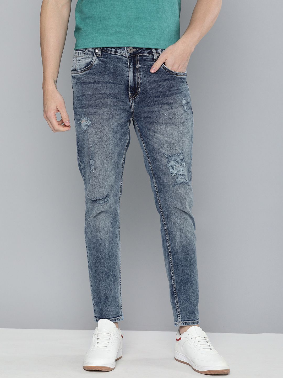 Mast & Harbour Men Blue Carrot Fit Mid-Rise Mildly Distressed Stretchable Jeans
