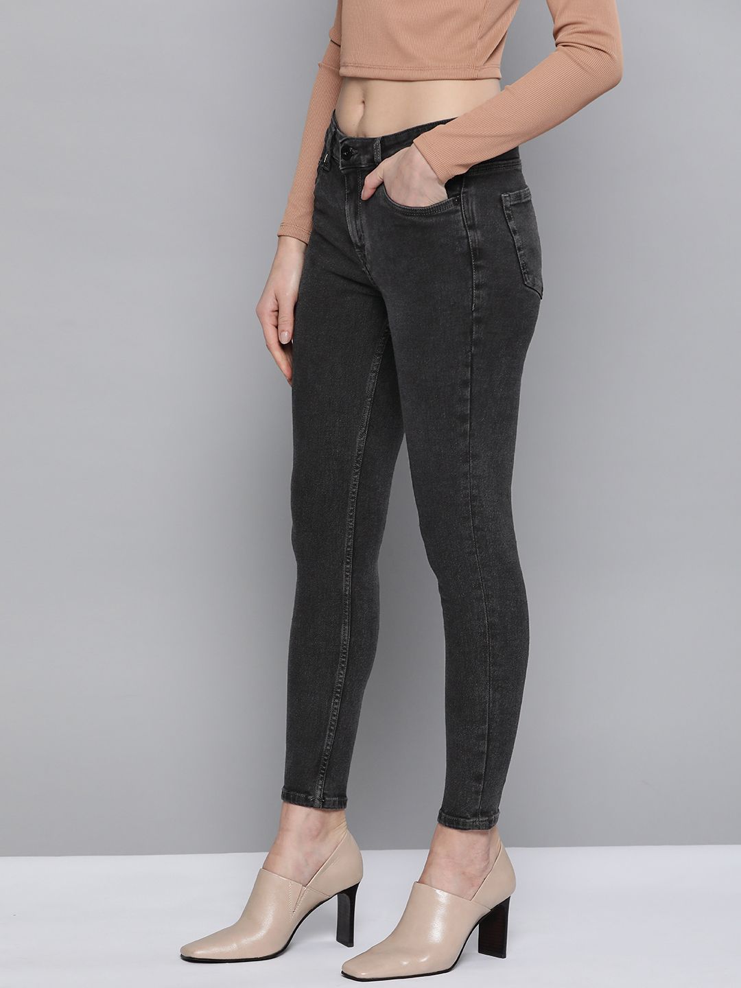 Chemistry Women Charcoal Grey Regular Fit Mid-Rise Clean Look Stretchable Cropped Jeans Price in India