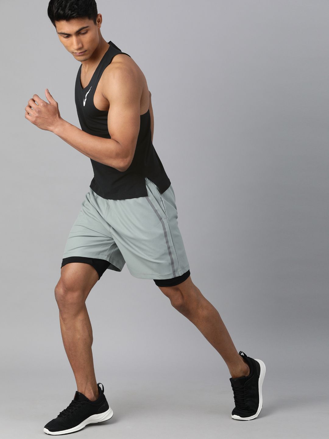 Buy Nike Men Black Solid Slim Fit AROSWFT SINGLET Running Round