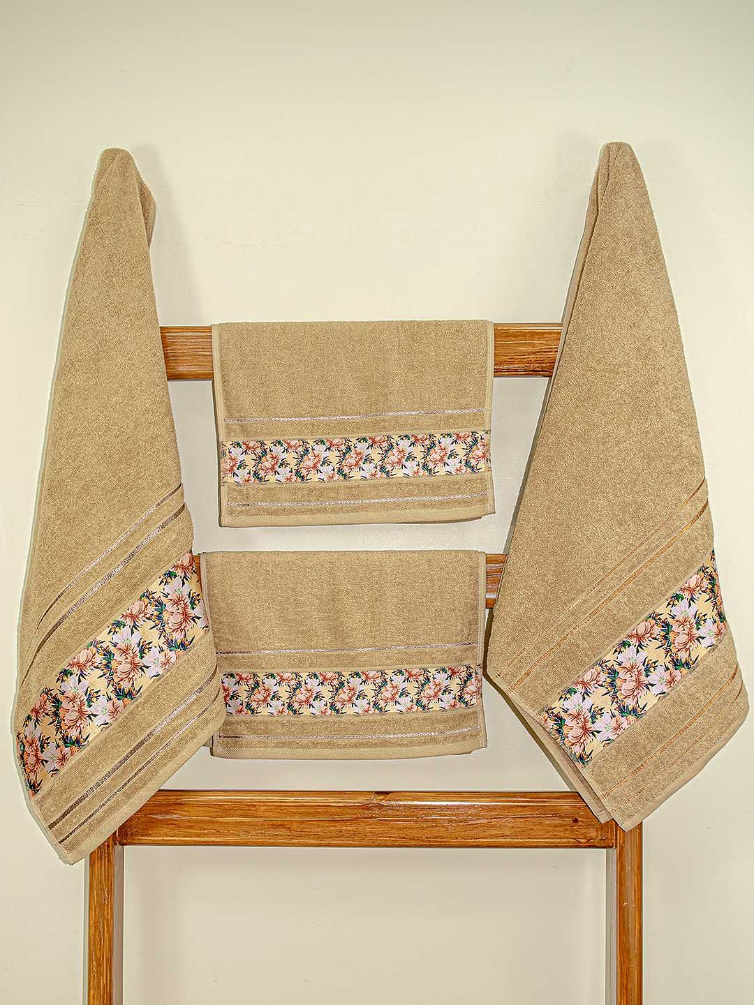 RANGOLI Unisex Set Of 4 Beige & Red Printed 450 GSM Towels