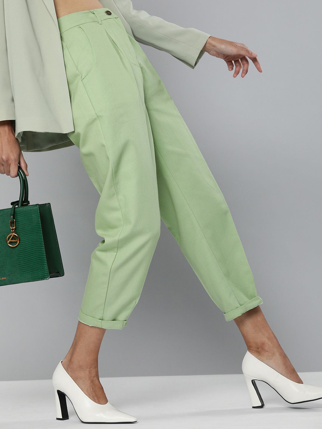 SASSAFRAS Women Green Regular Cropped Pure Cotton Trousers Price in India