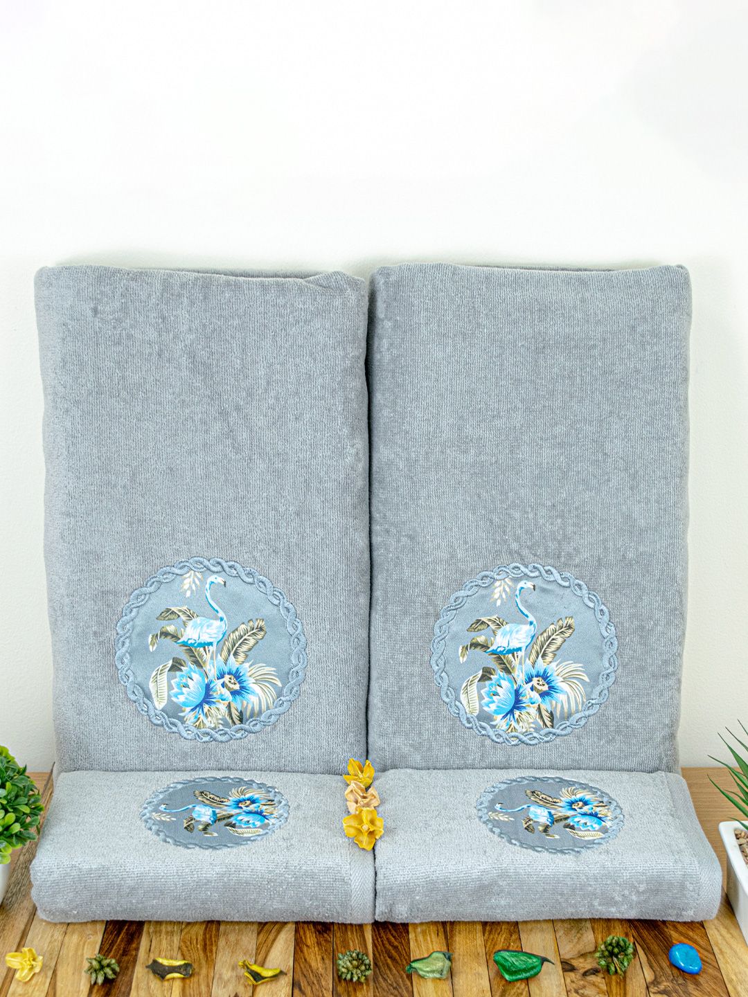 RANGOLI Unisex Set Of 4 Grey & Blue Appliqued 450 GSM Towels
