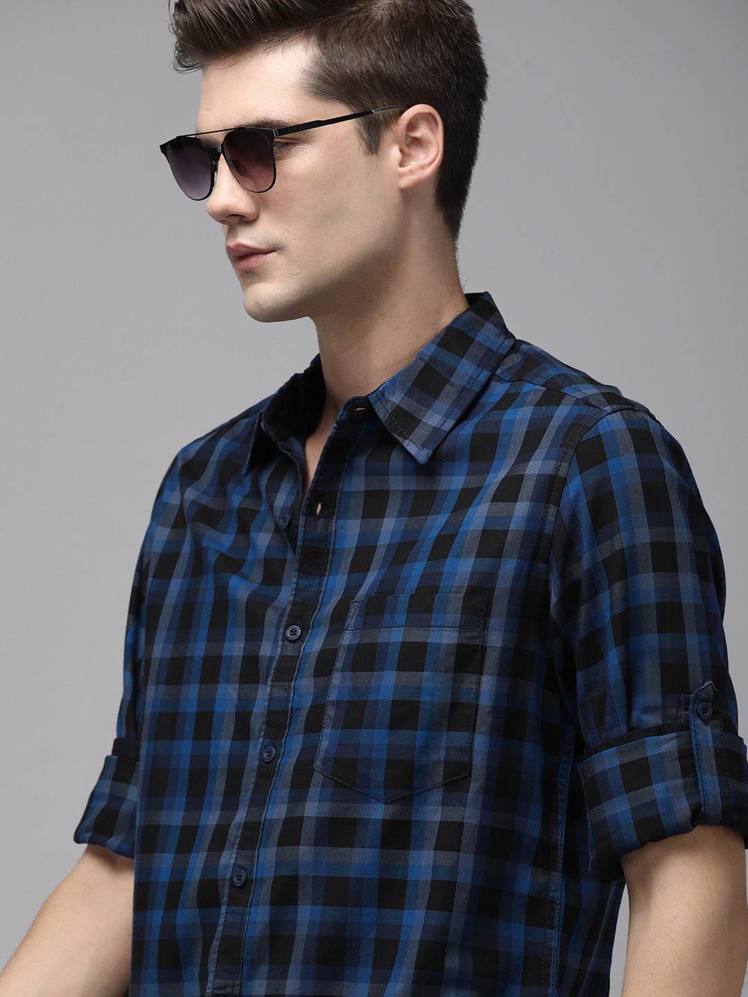 Roadster Men Blue & Black Checked Casual Shirt With Mask