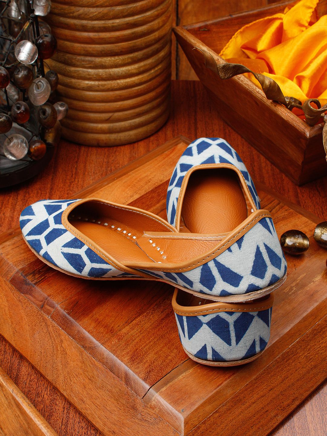 Sringam Women Blue Printed Leather Mojaris Price in India