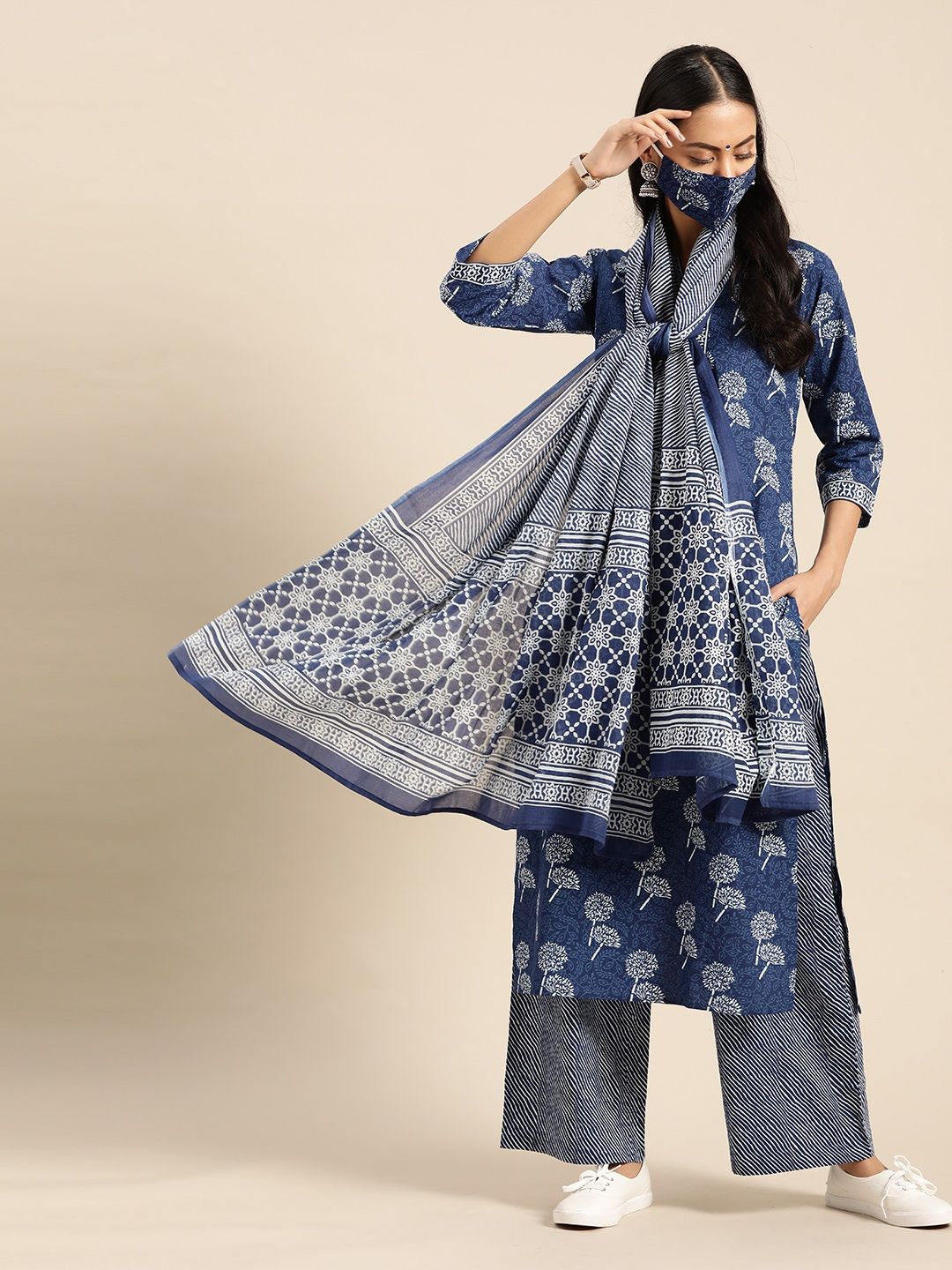 Nayo Women Blue  White Pure Cotton Ethnic Motif Print Kurta Set Price in India