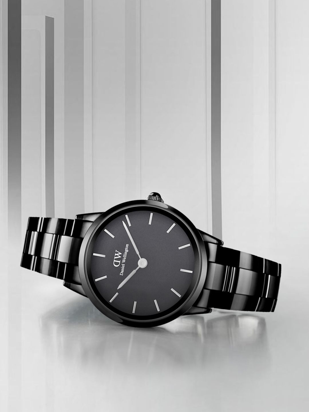 Daniel Wellington Daniel Wellington Women Iconic Link Round Analogue Watch- DW00100414