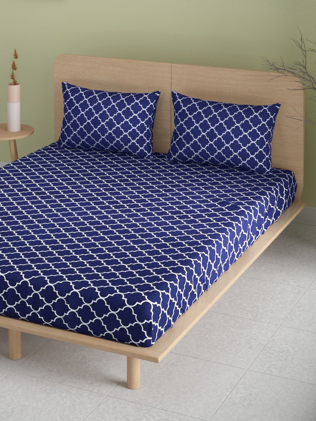 Aura Blue & White Geometric 104 TC Cotton 1 Queen Bedsheet with 2 Pillow Covers Price in India