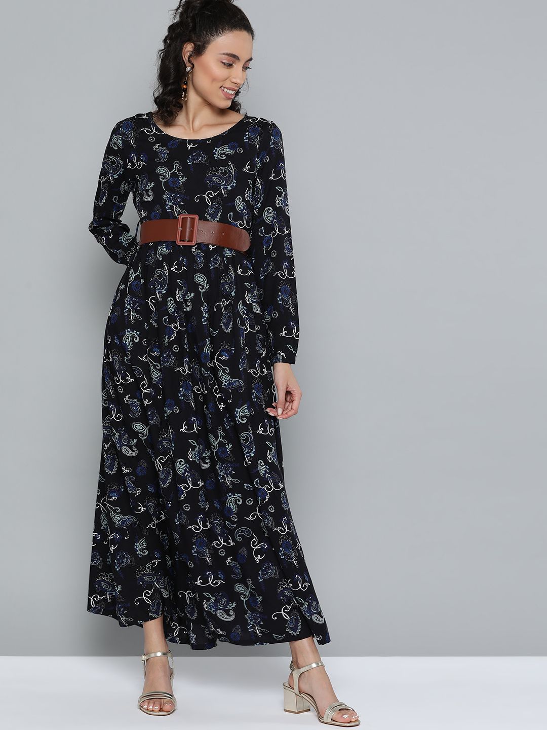 HERE&NOW Women Black & Navy Blue Paisley Print Maxi Dress with Belt