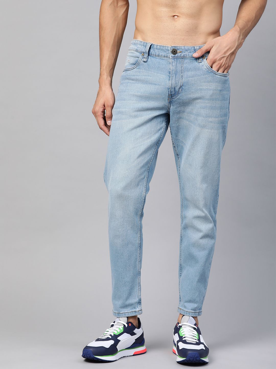 Roadster Men Blue Carrot Fit Light Fade Stretchable Jeans