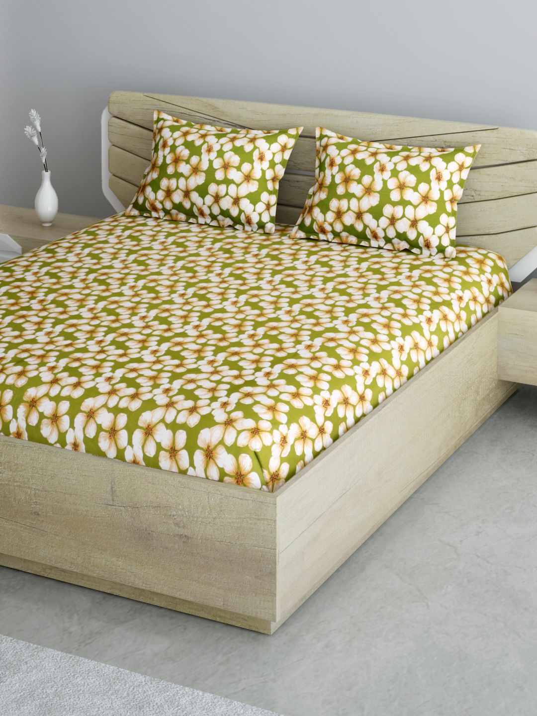 Aura Olive Green & White Floral 144 TC 120 GSM Cotton 1 Queen Bedsheet & 2 Pillow Covers Price in India
