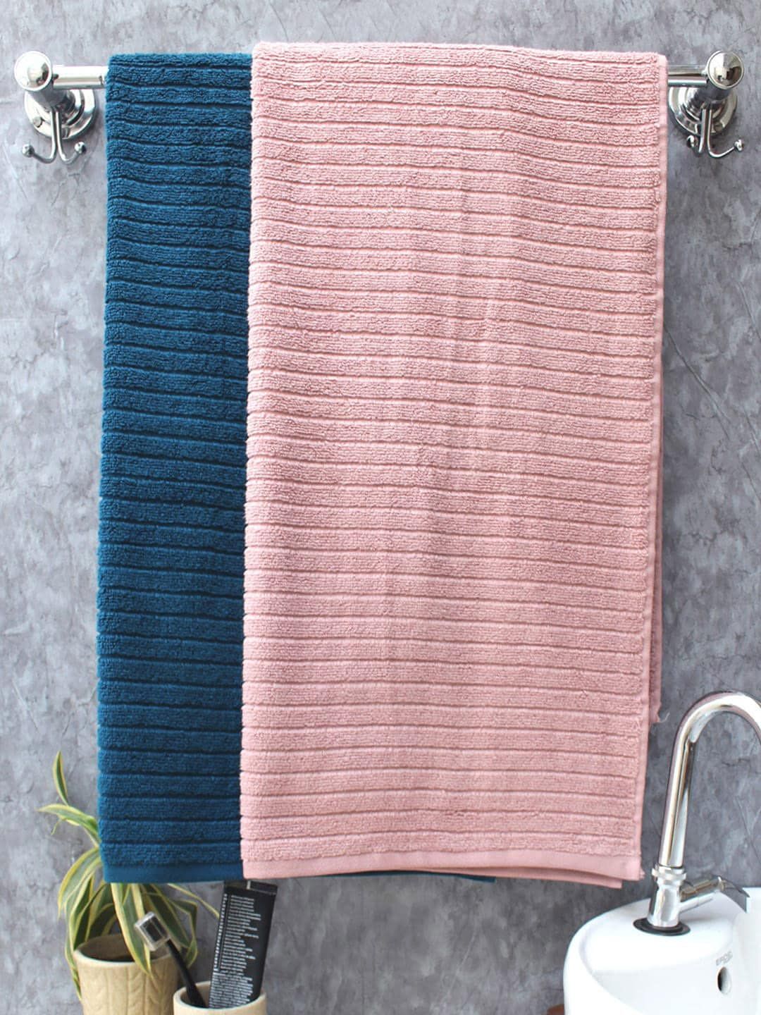 AVI Living Unisex Set Of 2 Solid 400 GSM Zero Twist Quick Dry Bath Towels Price in India