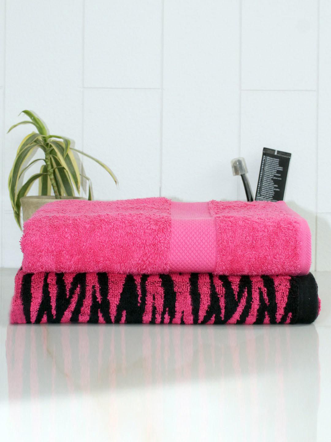 AVI Living Set Of 2 Pink & Black 450 GSM Bath Towels Price in India