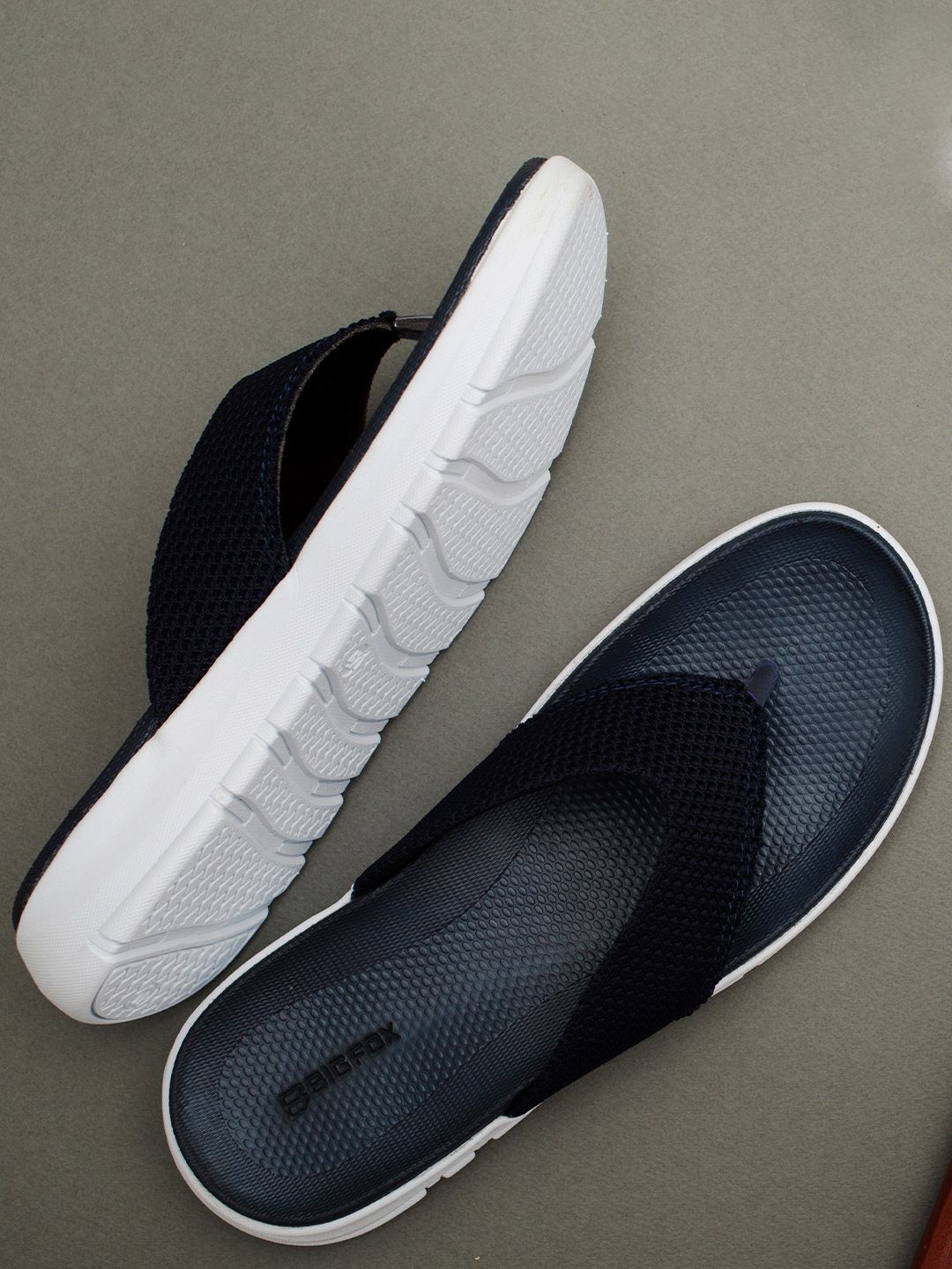 Big Fox Men Navy Blue & White Solid Thong Sandals