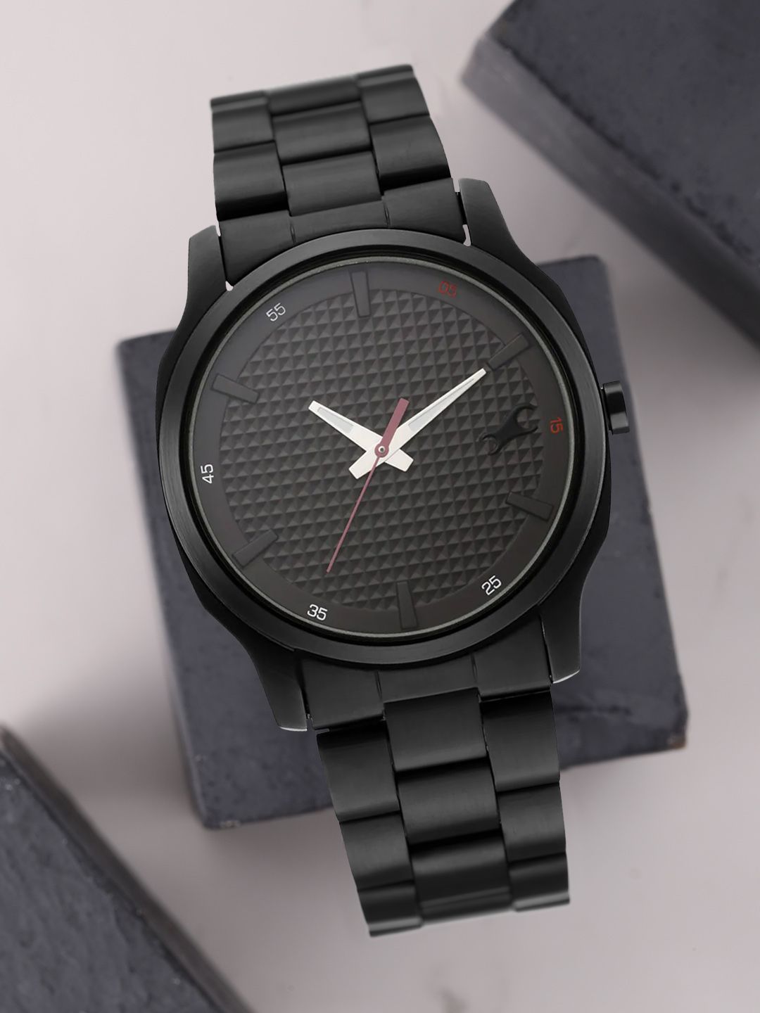 Fastrack STUNNERS 1.0 Men Black Analogue Watch 3255NM01 deal from myntra
