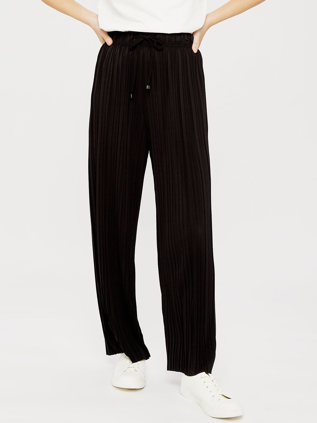 DOROTHY PERKINS Petite Women Black Regular Fit Solid Pleated Parallel Trousers