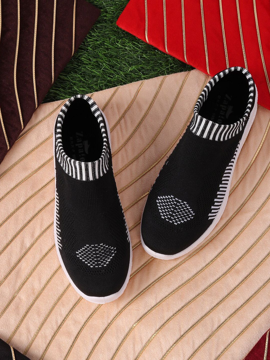 ZAPATOZ Women Black Walking Shoes Price in India