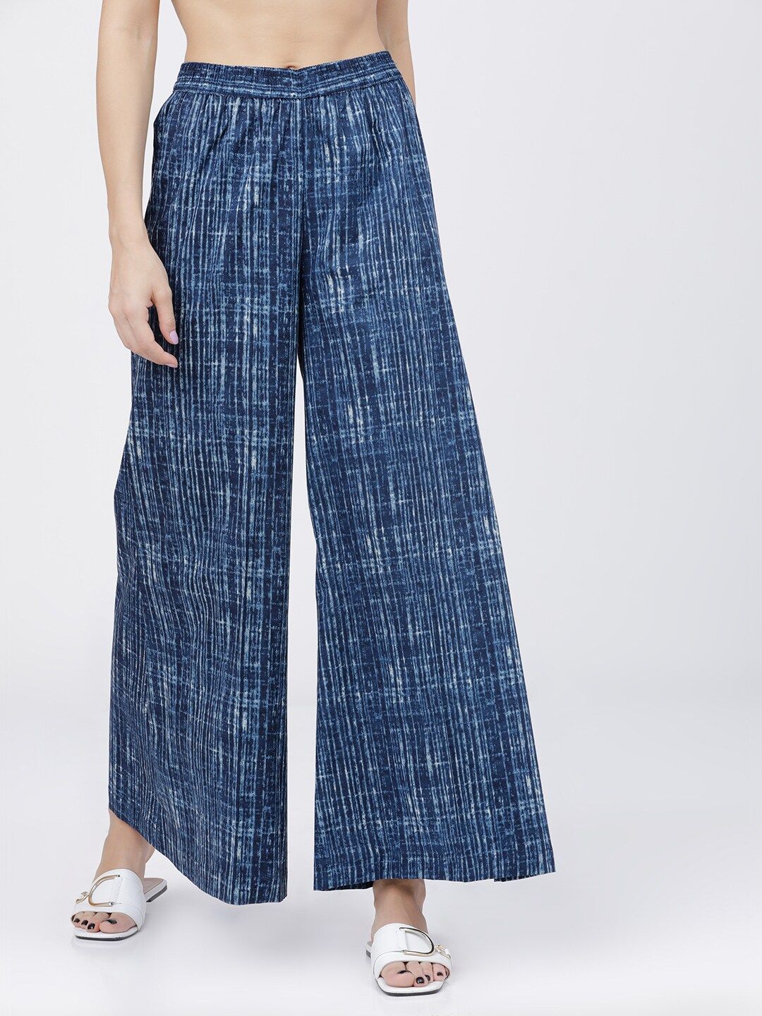Vishudh Women Navy Blue Printed Straight Palazzos